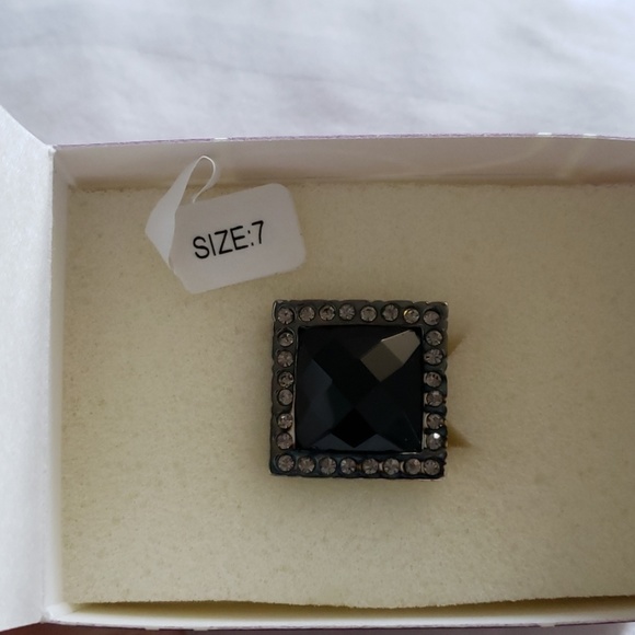 Ring - Picture 5 of 5